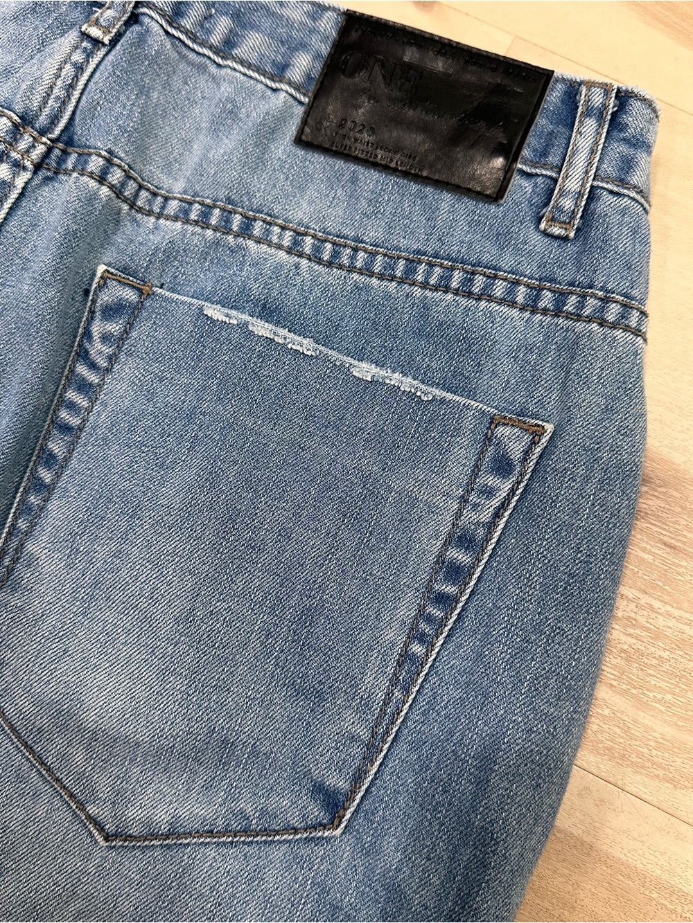 One Teaspoon 2020 MIGH WAIST/ LONG RISE SUPER FITTED MID LEIGTH Sz 29 frayed - Picture 9 of 15